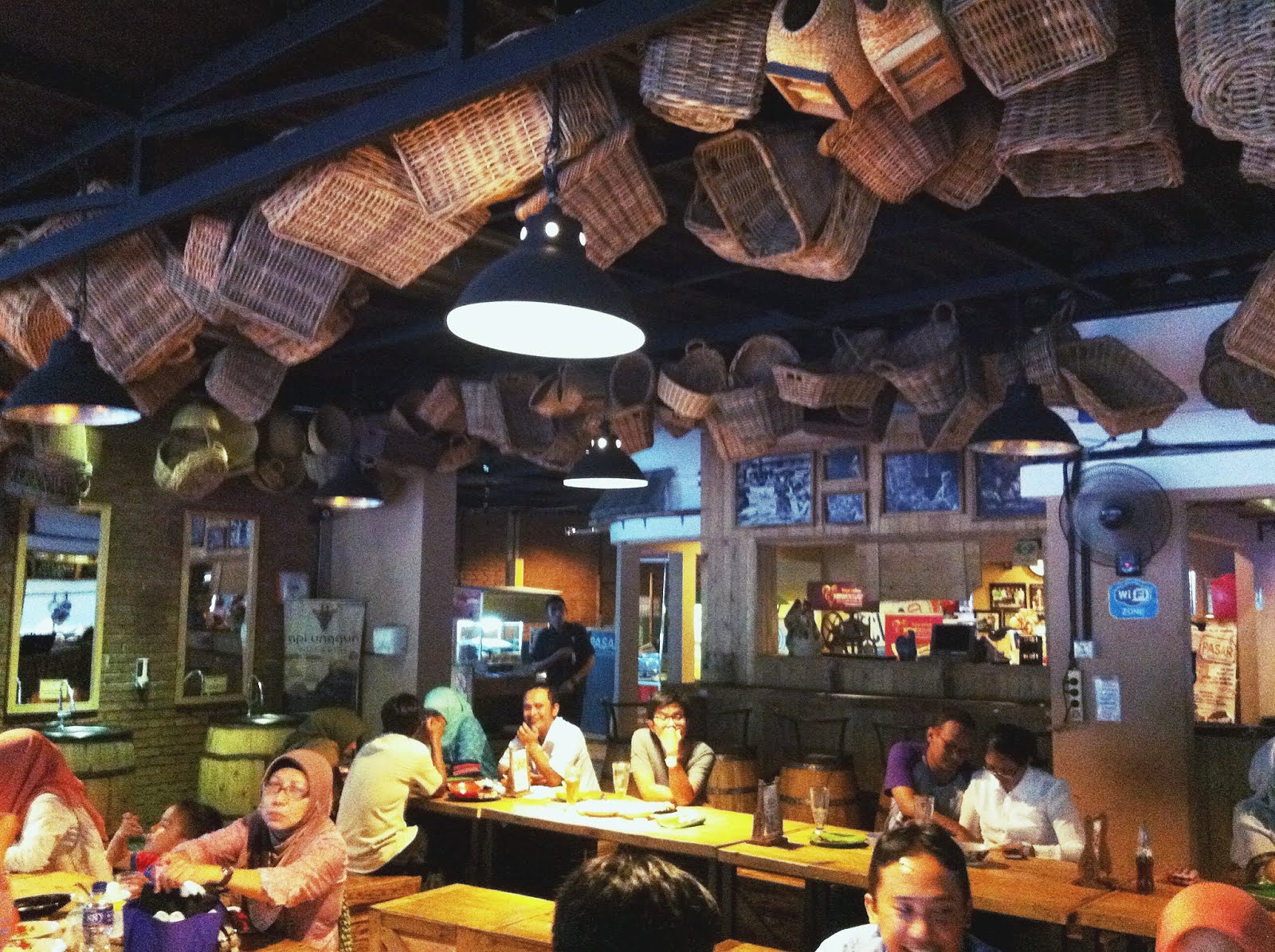 Kulineran di 5 Food Court Enak Bandung Ini Yuk! - Bolu Susu Lembang