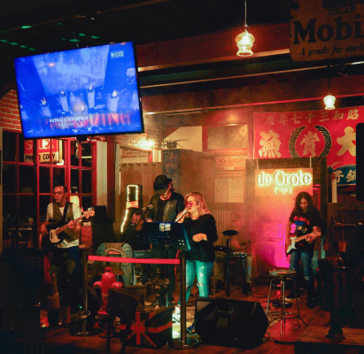 7 Cafe Live Music Bandung, Bisa Nongkrong Sampai Malam! - Bolu Susu Lembang